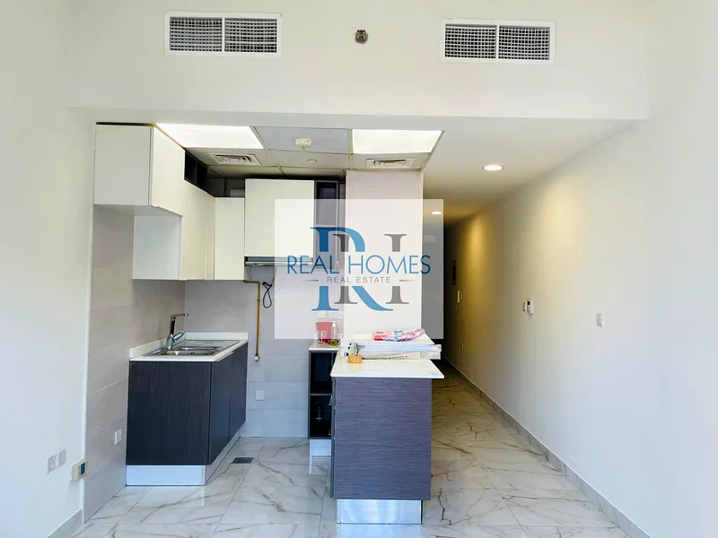 Prime Studio | Bright & Airy | Pool View63786429513857113