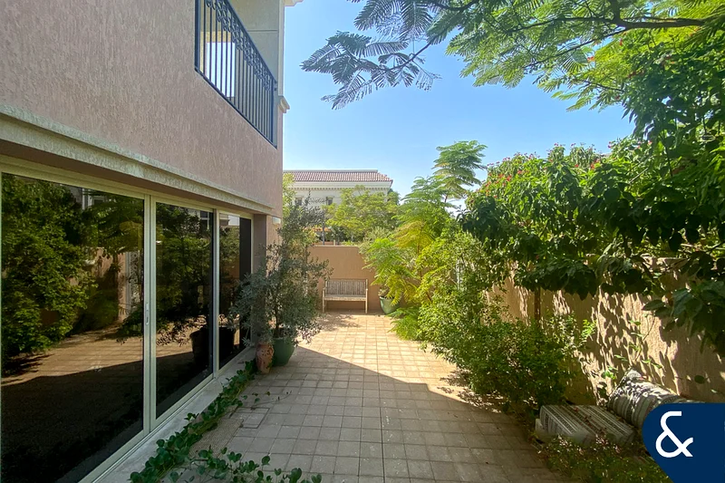 Corner Unit | Vacant | Park Backing63926621840641111