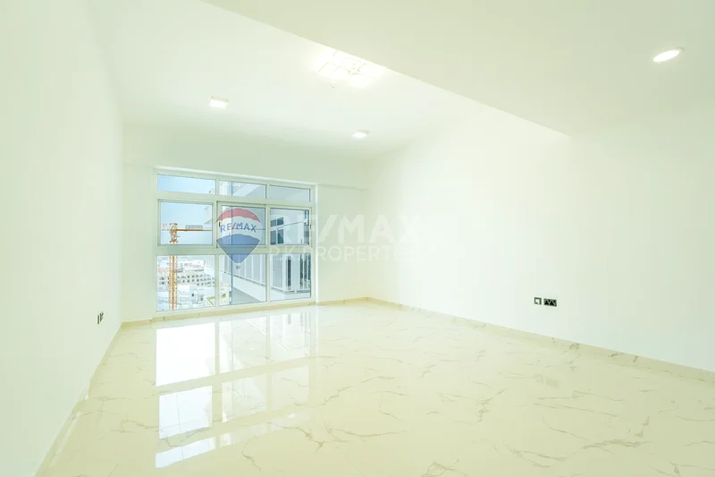 بدون عمولة | أحجام كبيرة | غرفة تخزين | شاغر63765969510402110