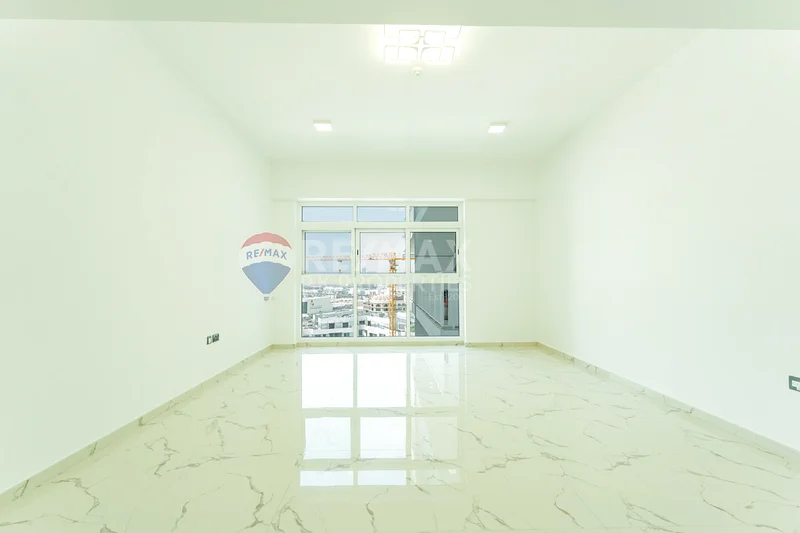 بدون عمولة | أحجام كبيرة | غرفة تخزين | شاغر63765969510402111