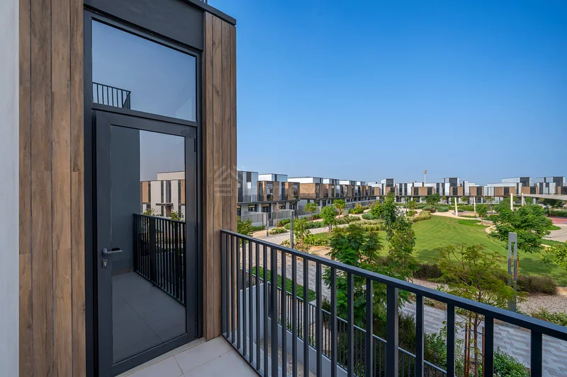 G+2  | 3BR + Family Lounge | Park View63733135126146111