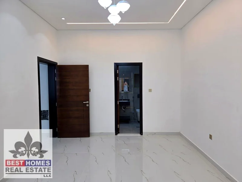 فيلا فاخرة مكونة من 5 غرف نوم للبيع في الصف الأول في الباهية عجمان63884121545731113