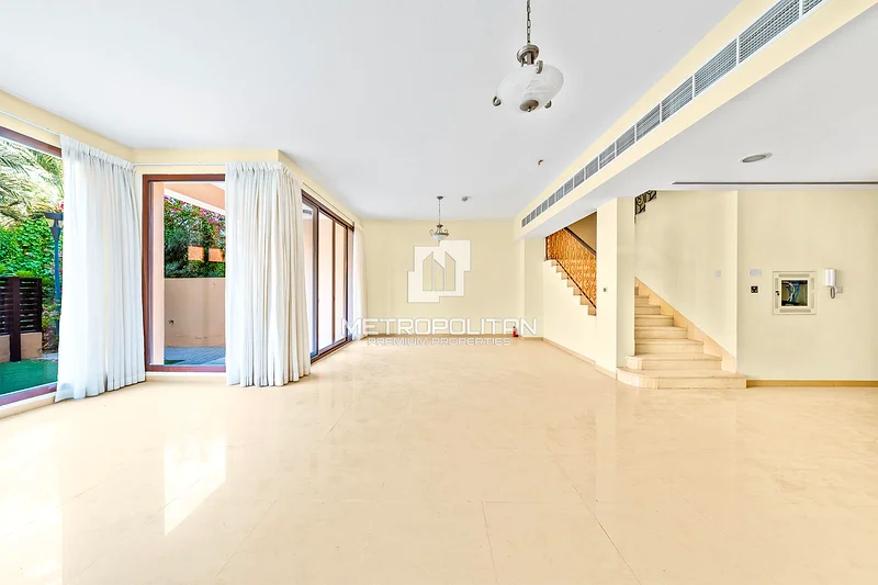 Upgraded | 4 BR Townhouse | Pool View | Vacant63724602248706111