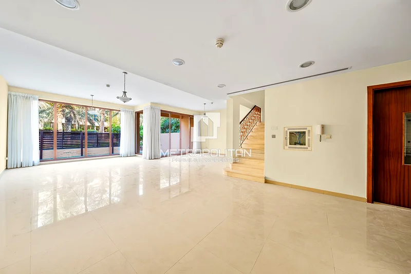 Upgraded | 4 BR Townhouse | Pool View | Vacant63724602248706110