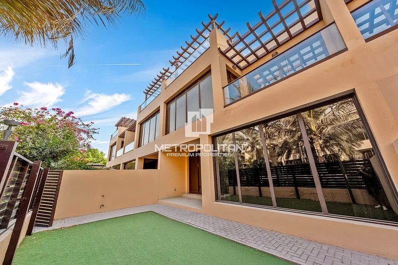 Upgraded | 4 BR Townhouse | Pool View | Vacant63724602248706112