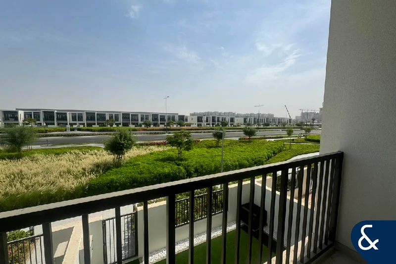 Landscaped | Single Row | Close to Exit63737272775425112