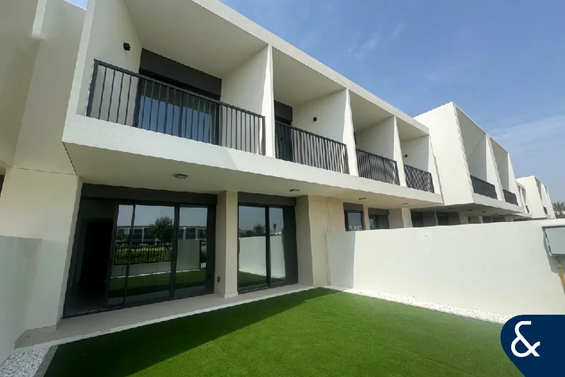 Landscaped | Single Row | Close to Exit63737272775425111