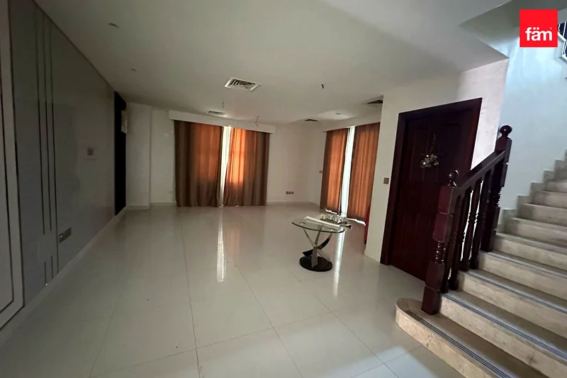 Spacious | Vacant | Swimming Pool63920243221763113