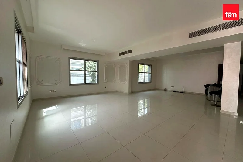 Spacious | Vacant | Swimming Pool63920243221763111