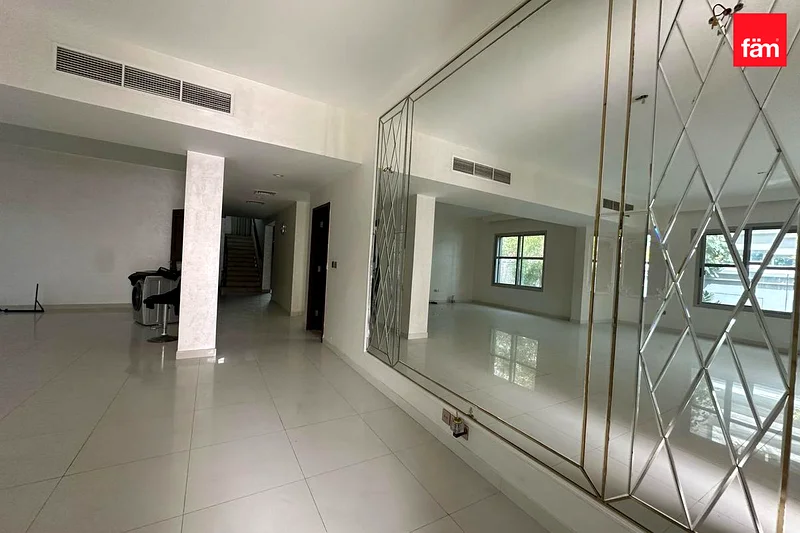 Spacious | Vacant | Swimming Pool63920243221763112