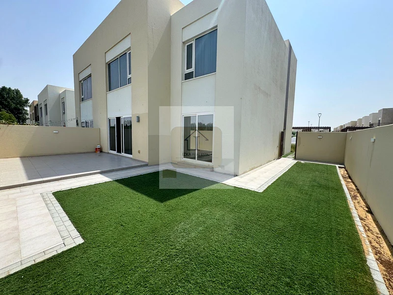 صف مفرد / صيانة جيدة / حديقة مهيئة63806419435521110