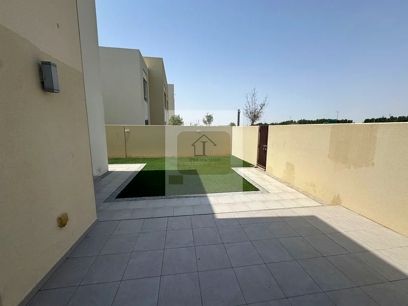 صف مفرد / صيانة جيدة / حديقة مهيئة63806419435521112