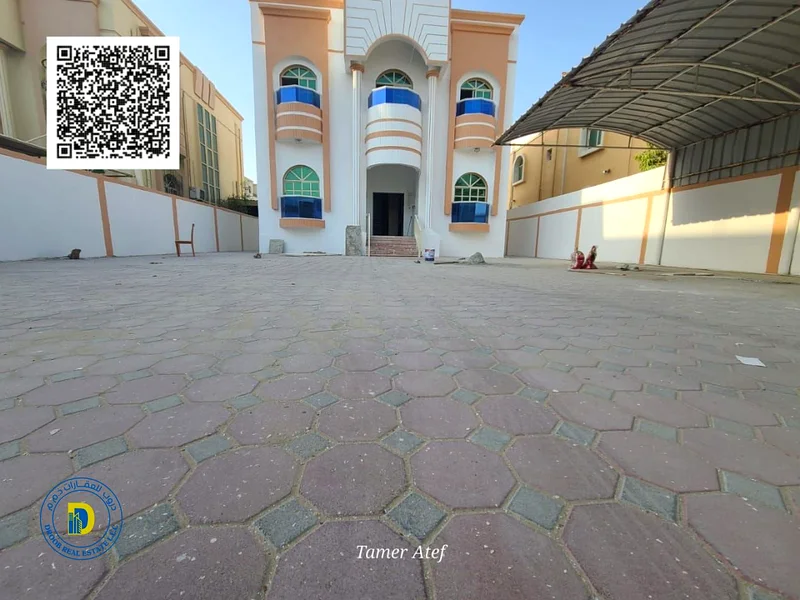 For sale, an excellent villa in Ajman, in the Rawda 3 area, with a large area of ​​5000 square feet, 5 rooms, including water and electricity, freehol63878296952578110