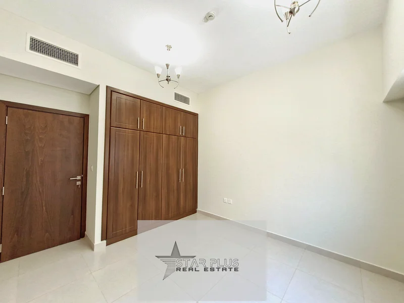 شقة فاخرة وواسعة جداً بغرفتي نوم قرب المخرج مع موقف مغطى للسيارات63730241787779114