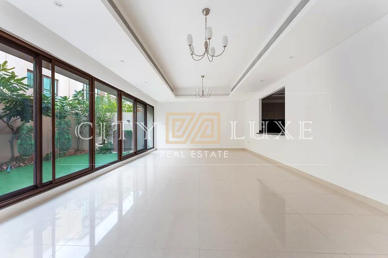 Single Row | Mid Unit | Fully Fitted Kitchen | 4BR63804876132609111