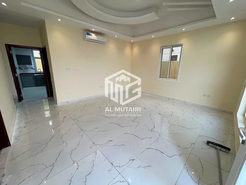 🏡 فيلا للإيجار السنوي – منطقة الياسمين، عجمان فيلا سكنية واسعة تقع مباشرة على شارع الشيخ عمار، توفر الراحة والخصوصية في63720052478082113
