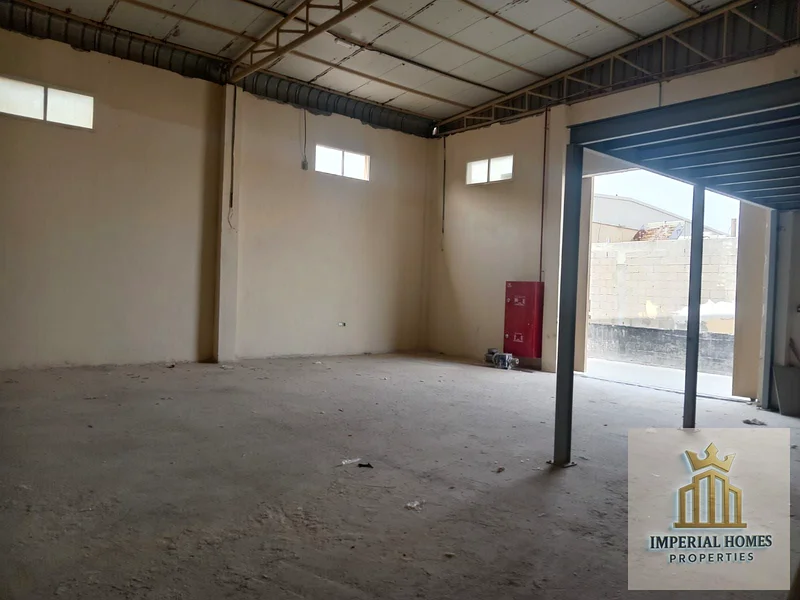 مستودعات للإيجار السنوي – أم الثعوب، أم القيوين 📍 الموقع: أم الثعوب – أم القيوين 🔹 التفاصيل: المساحة: 2,400 قدم مربع. السعة الكهربائية:64060564381058114