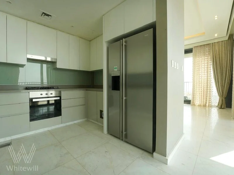 منظر المدينة وبصمة برج خليفة الجزئية | طابق عالي63769348238467113
