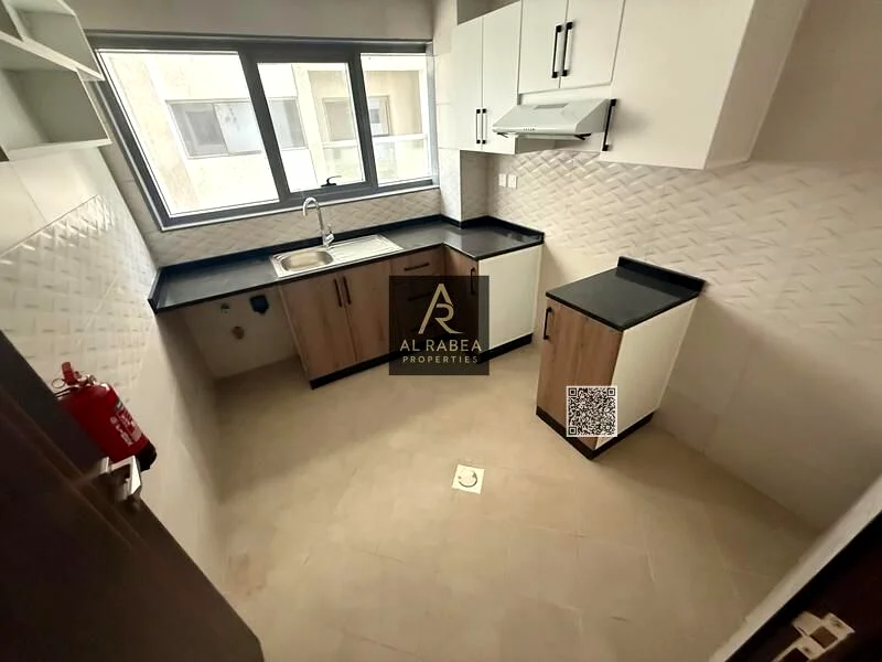 مبنى جديد، أول ساكن في الجرف 363714352520963114