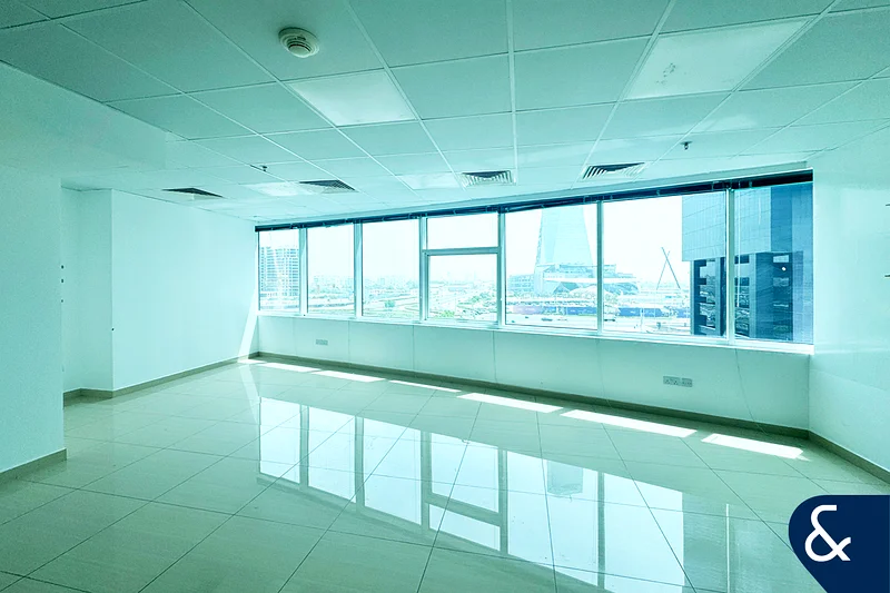 Sea View | Fitted Office | Fully Upgraded64071282387329114