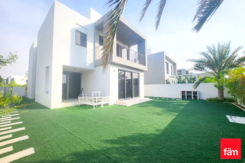 Single Row| Vacant on Transfer| Big Plot64046114025602111