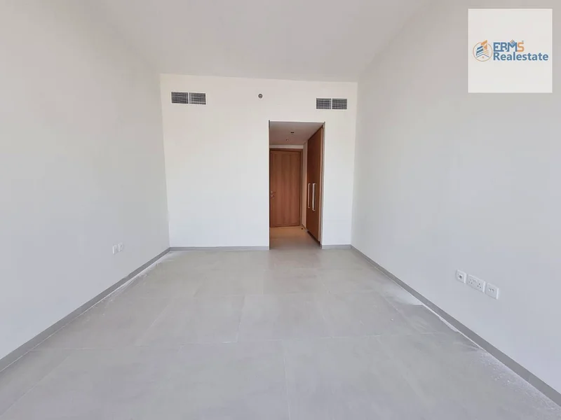 Brand New | Modern Layout | Book Now | Huge Size63766955232641113