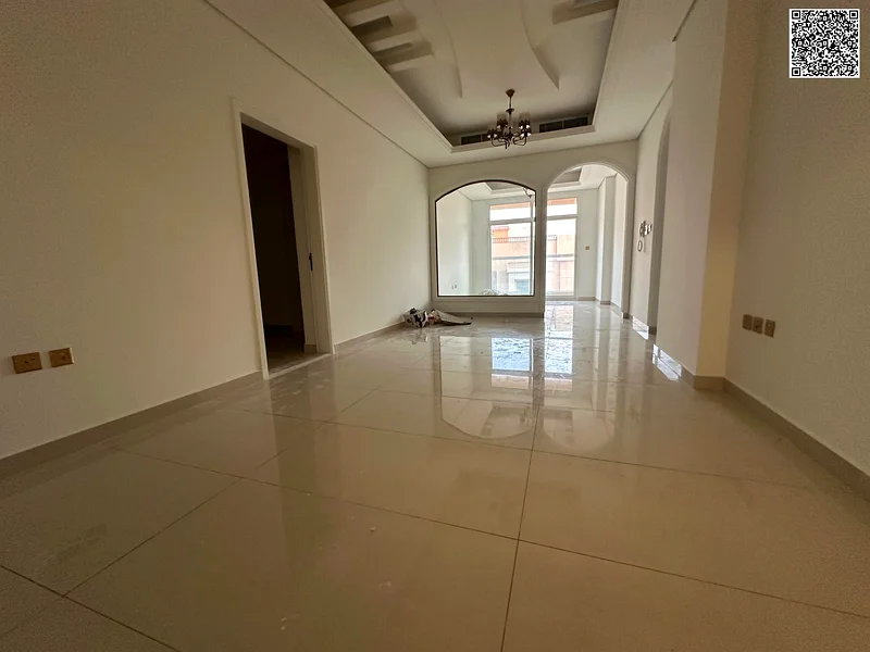 قاعة واسعة بغرفة نوم واحدة مع صالة رياضية وبركة سباحة، وخزائن مدمجة، وتكييف مركزي، وحمامين، وموقع متميز بالقرب من المدرسة63711873333633111
