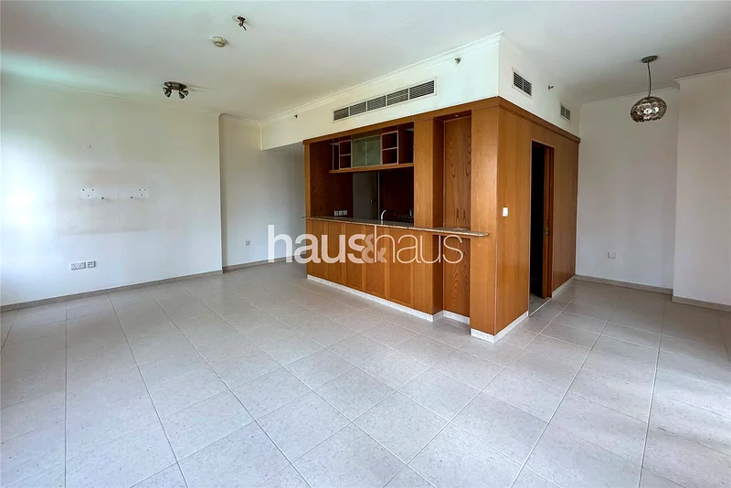 واسع | برج كامل | موقع مركزي63769832498433111