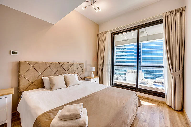 1BD plus study in Escan Tower High Floor Vacant !64039813442305110