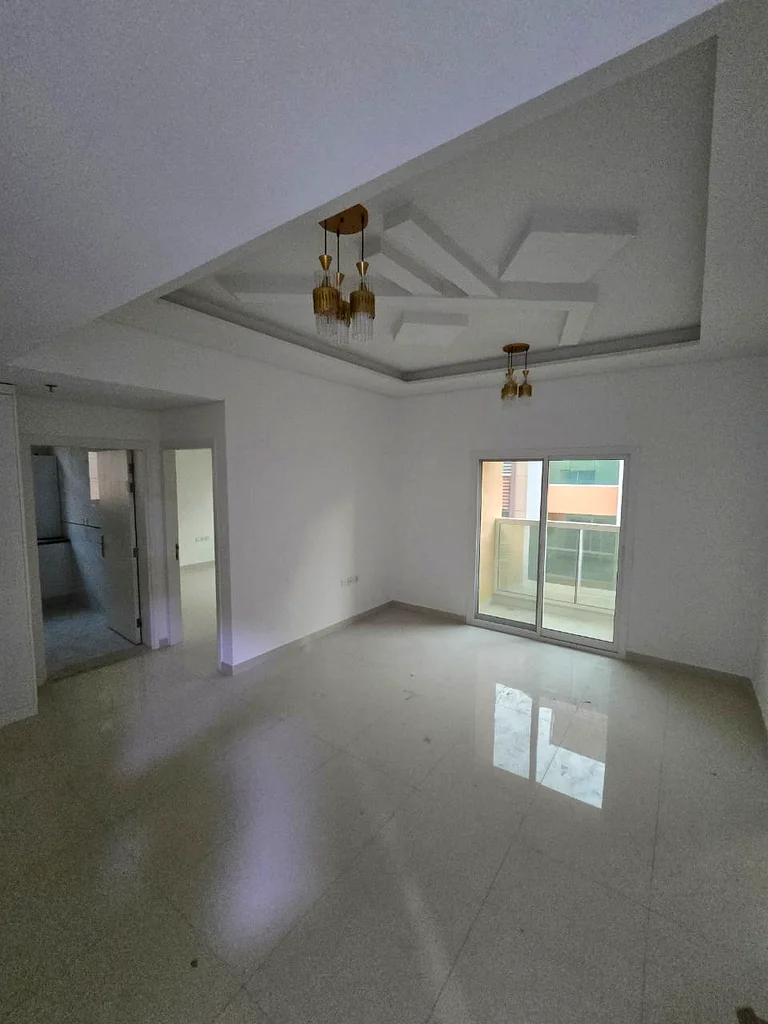 غرفتان، صالة مع شرفة، ثلاث حمامات63711958611843112