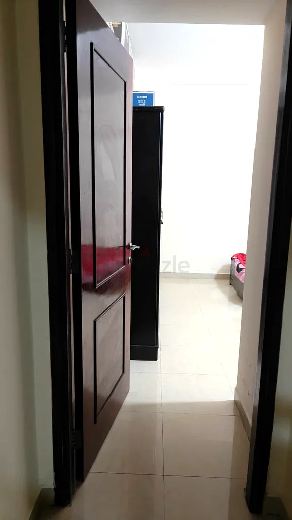 غرفة مفروشة بالكامل مع تكييف مركزي للوافدين الهنود العزاب63796791937411111