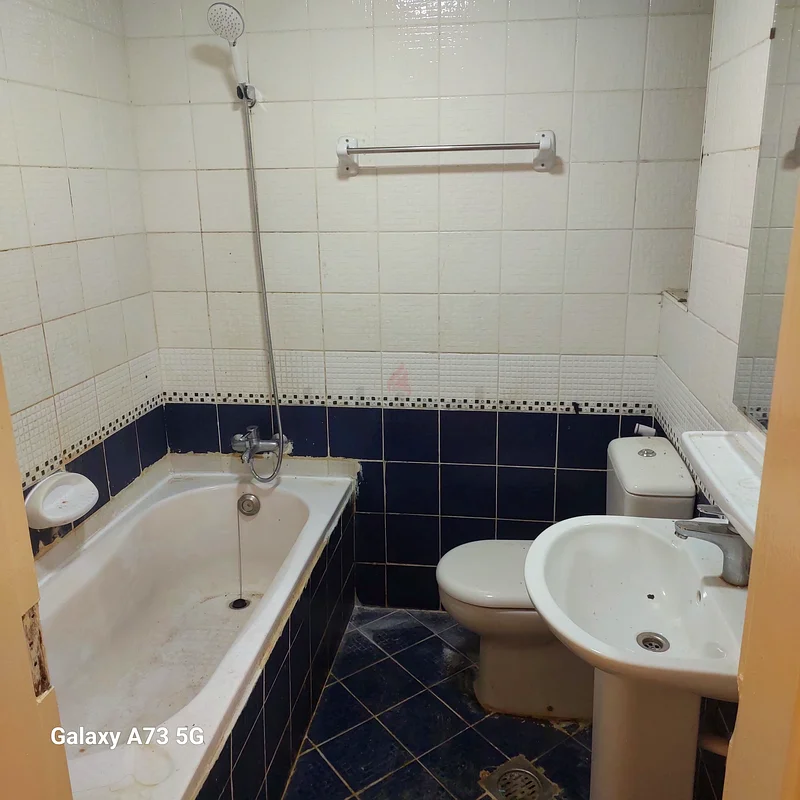 Middle room available for rent near Al Nadha Metro station for couple or single working lady. @200063797914119169112