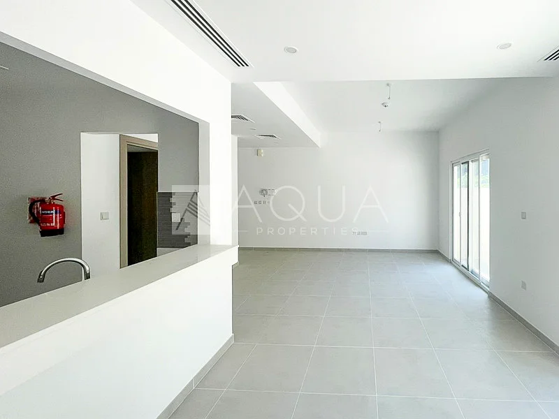 Back to Back | Middle Unit | Vacant63735863410434112