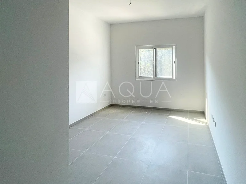 Back to Back | Middle Unit | Vacant63735863410434113