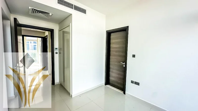 ركن | شاغر | منزل أنيق مع حديقة على شكل حرف L63748000171778112