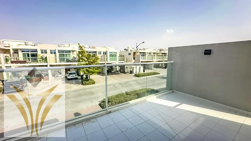 ركن | شاغر | منزل أنيق مع حديقة على شكل حرف L63748000171778110