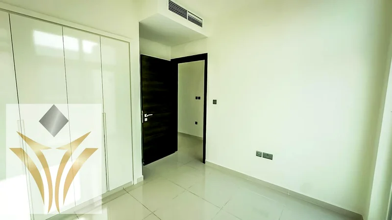 ركن | شاغر | منزل أنيق مع حديقة على شكل حرف L63748000171778114