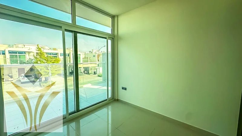 ركن | شاغر | منزل أنيق مع حديقة على شكل حرف L63748000171778113