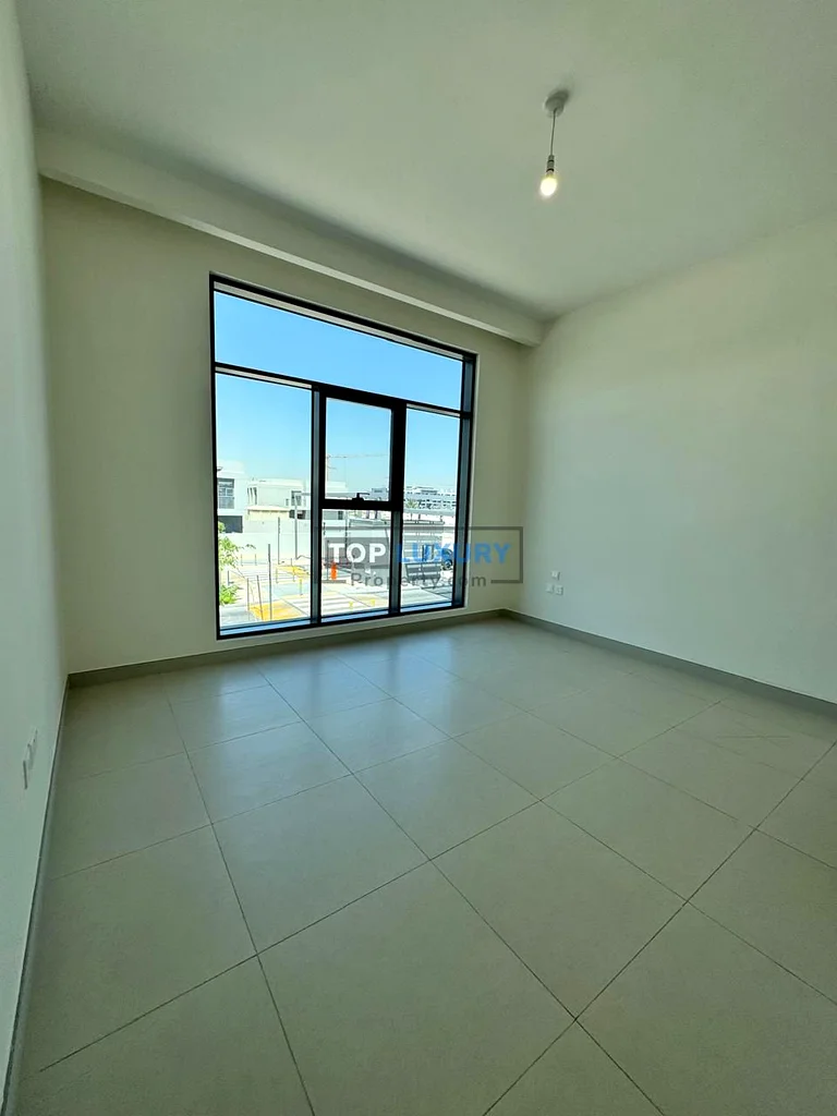 جديد بالكامل | تخطيط واسع | جاهز للانتقال63751782127105111