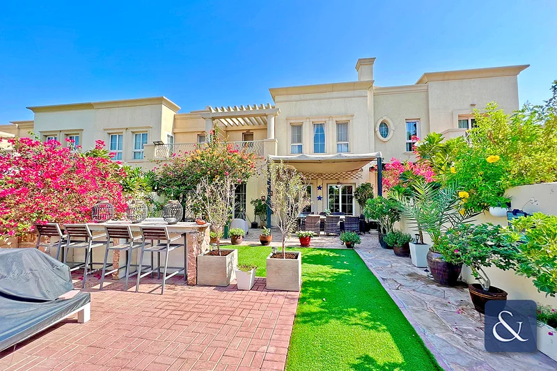 Upgraded | Full Lake View | Vacant April 30th63729126006659110