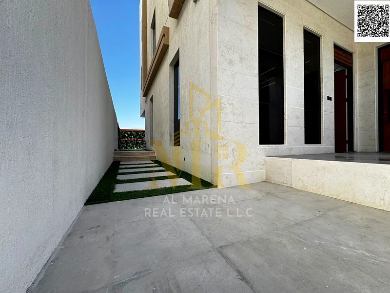 فيلا بسعر يشمل رسوم التسجيل والملكية والكهرباء والماء وتكييف الهواء في الشارع الرئيسي، جاهزة للسكن في الث63884499648257112