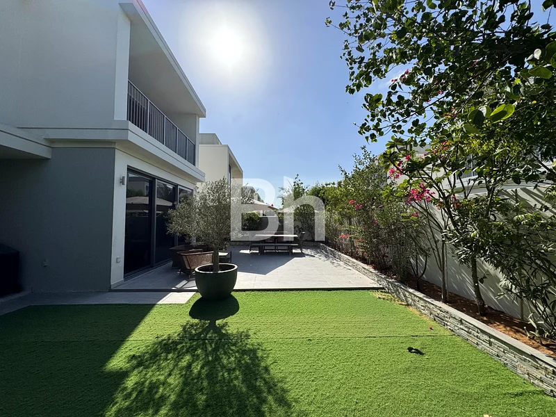 Extended Living Area | Corner | Big Plot64046332732289111