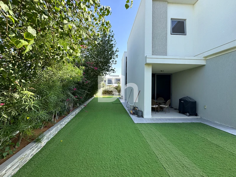 Extended Living Area | Corner | Big Plot64046332732289112