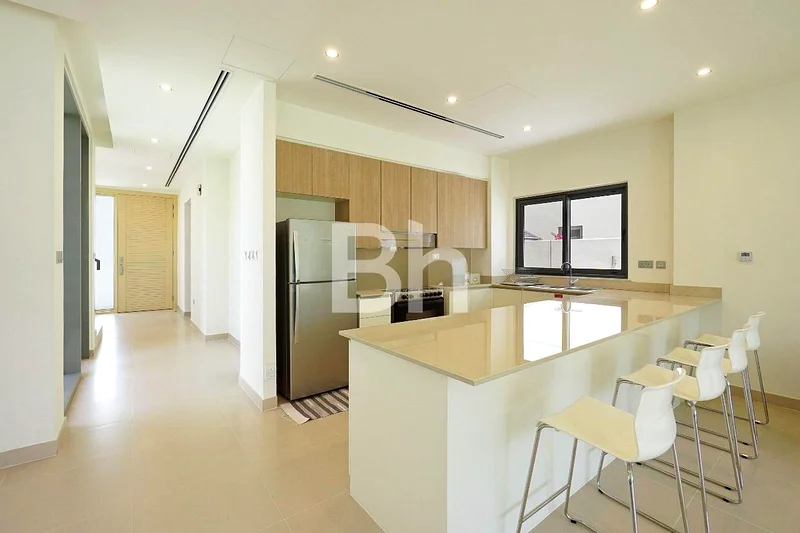 Extended Living Area | Corner | Big Plot64046332732289114