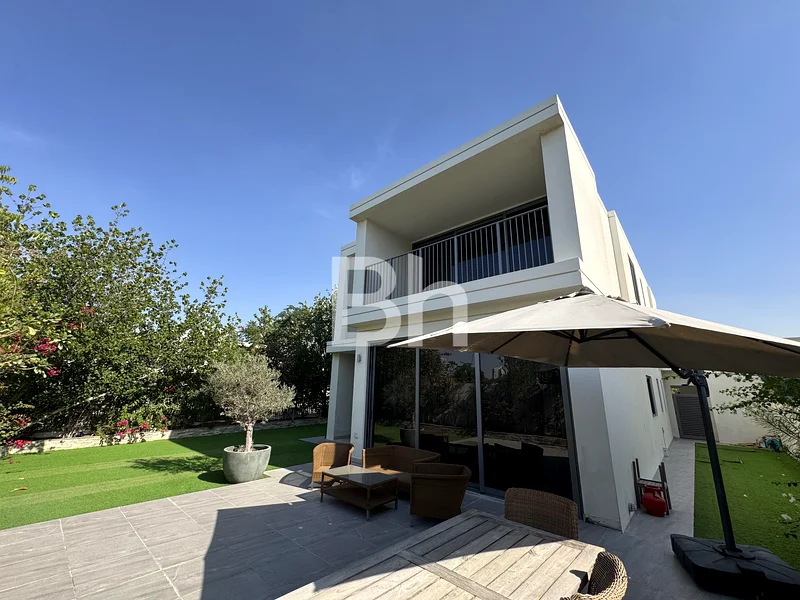 Extended Living Area | Corner | Big Plot64046332732289113