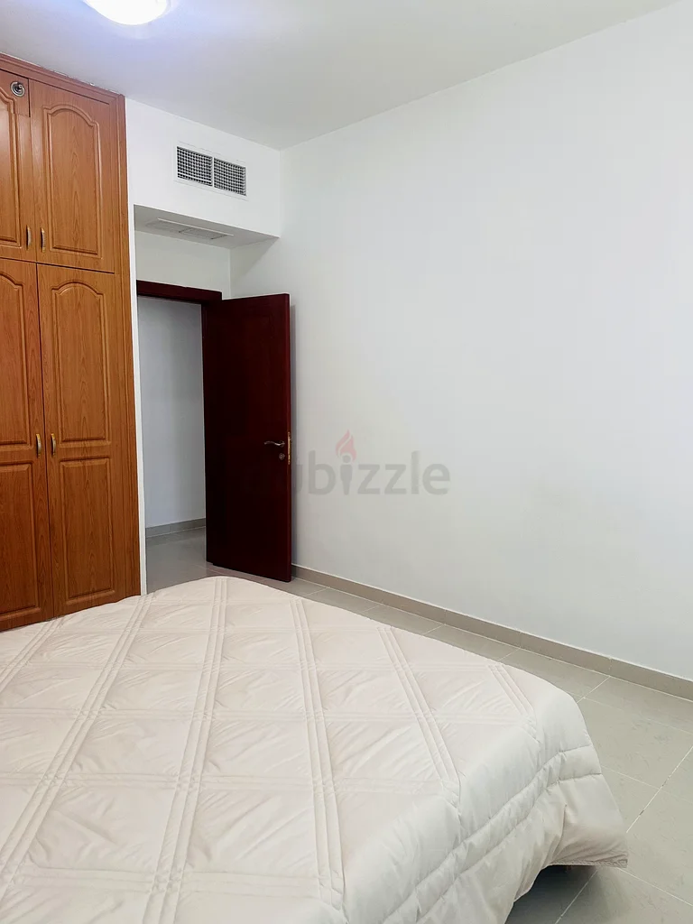 غرفة خاصة واسعة (بمنظر كبير) في شقة جديدة بالكامل63796993357443111