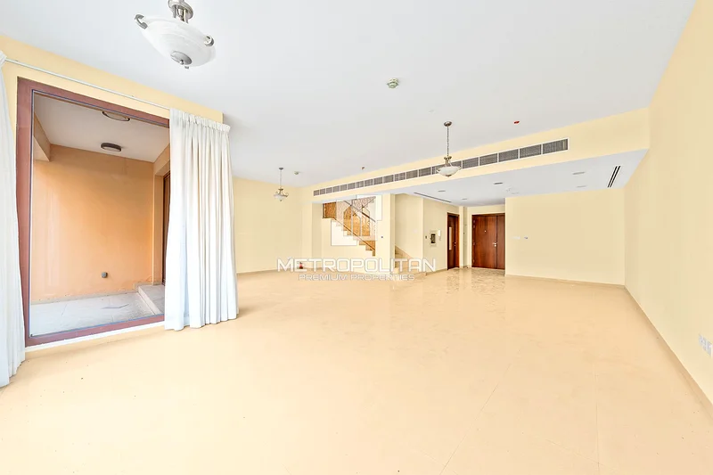 Upgraded | 4 BR Townhouse | Pool View | Vacant63724602248706113