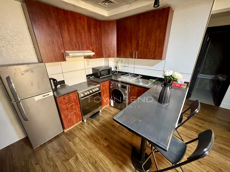Spacious Layout | Vacant | Skyline Views64040037430018112