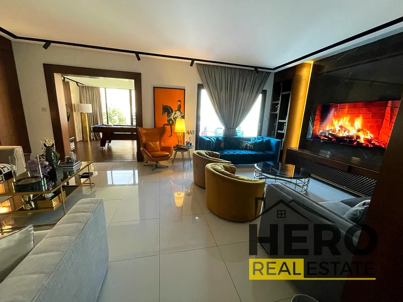 Opulent Townhouse | Sleek Design | Ideal Location !63839076232066110