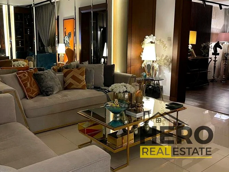 Opulent Townhouse | Sleek Design | Ideal Location !63839076232066112